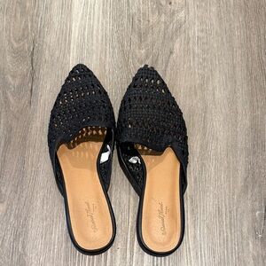 Universal Thread Black Woven Mules